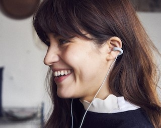 耳を塞がず音を楽しむ、新感覚「ながら」イヤホン発売！ 