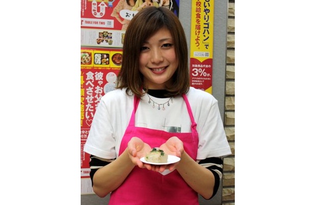 11/4(水)発売の「ネギ塩旨ダレ鶏肉丼」をプロデュースした尾崎奈奈さん(横浜国大)