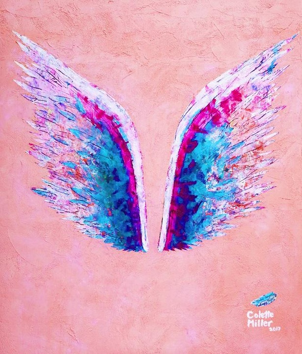 どこにあるか探してみて！ピンクの壁に小さな天使の羽がかわいいウォールアート