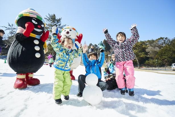 小さな子どもも安心して遊べる「スノーランド」。ゲレンデは関西最大級の広さを誇る