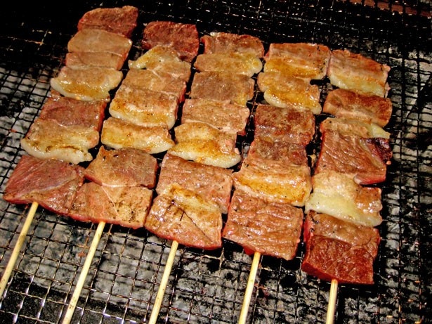 九州ご当地グルメ「黒豚ジャンボ串」(鹿児島県)