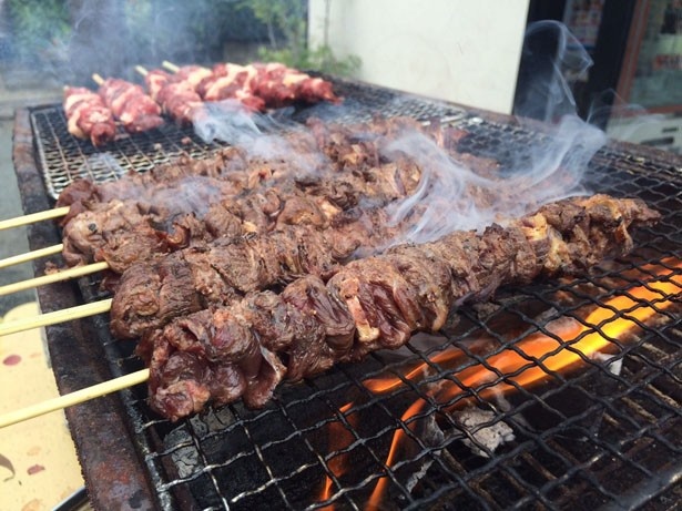 九州ご当地グルメ「馬刺ステーキ肉串」(熊本県)