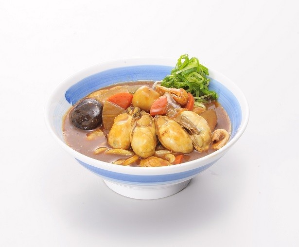 【写真を見る】昨年限定発売された「牡蠣入り味噌けんちんうどん」(並680円)