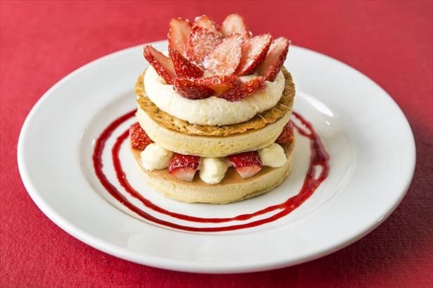 「ストロベリーハニーパンケーキ」(1380円)