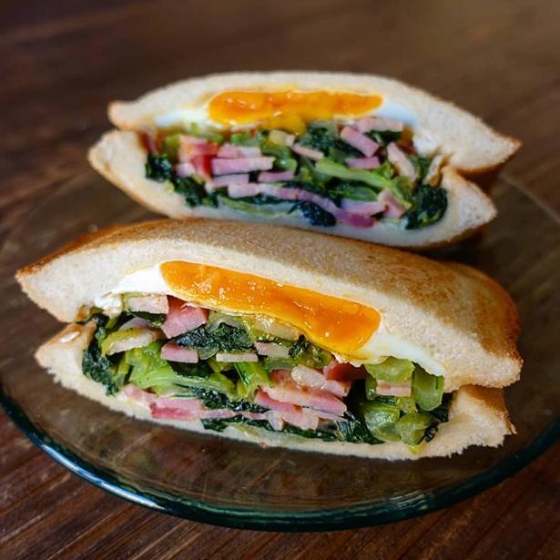 「小松菜炒めホットサンド」