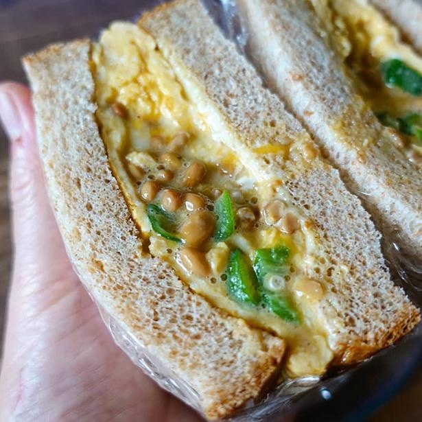 「納豆オムレツサンド」