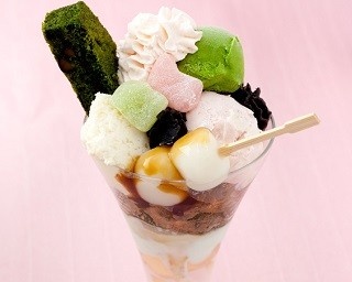 その名も「おひなさま」、淡いピンクがかわいいひなまつりパフェ！