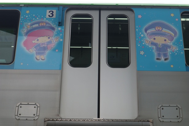 車掌になりきったキキ&ララちゃん