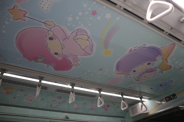 1号車は明るいカラーで朝をイメージしている