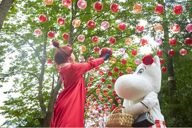 空間演出のデザインは、marimekko(マリメッコ)などのデザインを手がける、テキスタイルデザイナー鈴木マサル氏が担当