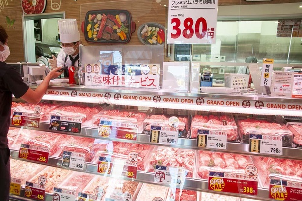 「ダイリキ焼肉市場」の店頭にはバラエティ豊富なお肉がずらり。焼肉もステーキも、お鍋だってできる