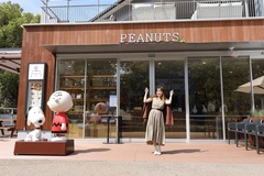 「スヌーピー大好き」という吉沢さんが東海エリア初の「PEANUTS Cafe」を紹介