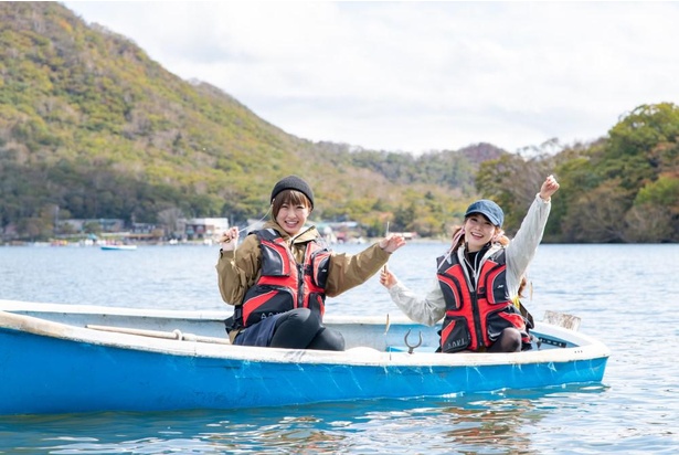 赤城山の紅葉を見ながらボート釣り 群馬県前橋市で 赤城大沼ワカサギ釣り が開催中 ウォーカープラス