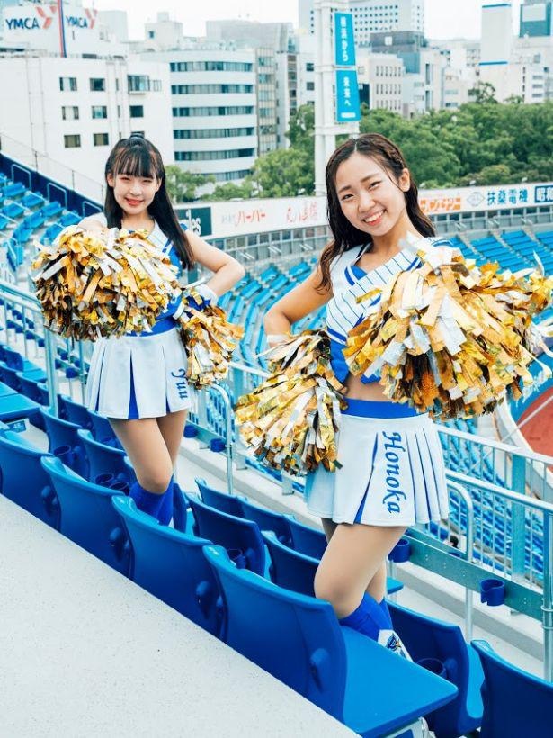 写真左から、Yuu(特技：バスケットボール、モットー：失敗を恐れず何事にもチャレンジしていくこと)&Honoka(特技：楽器(SAX)を吹くこと、モットー：どんな時も楽しさを忘れない！)