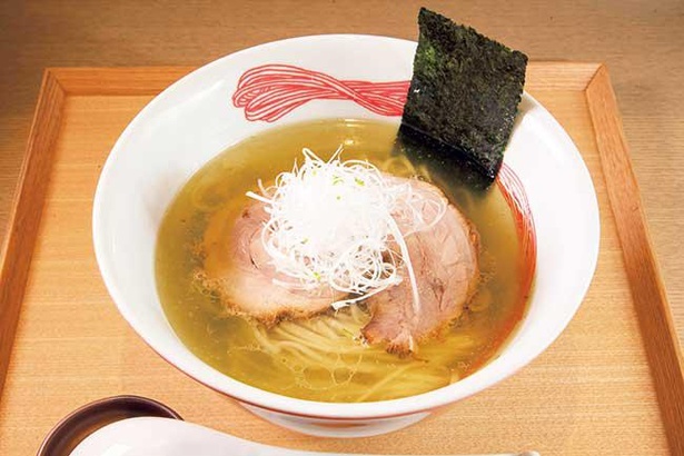 兵庫県の生揚げなど5種をブレンドし、キリっとした醤油が特徴の「醤油らぁ麺」