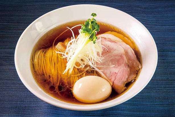 和歌山県産の生醤油がまろやかにスープに溶け込む「特製中華そば」