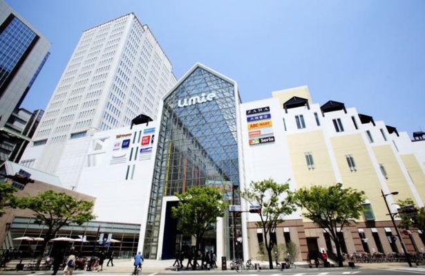 神戸港ウォーターフロントに位置する大型商業施設「神戸ハーバーランドumie」