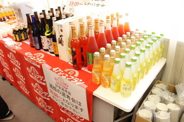 「ドリンク部門」には、ご当地の食材を使ったジュースに加えて日本酒などもエントリー