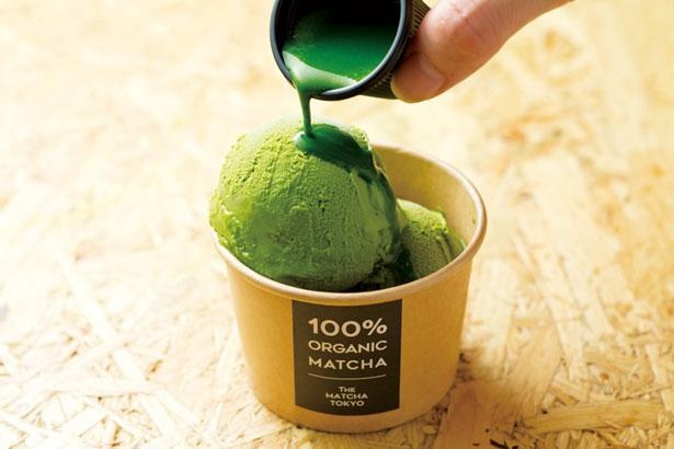抹茶アイスクリーム(550円)。濃厚抹茶の香りのあとに、和三盆のすっきりとした甘さが広がる。プラス100円で抹茶アフォガートも注文可/THE MATCHA TOKYO ルクア大阪
