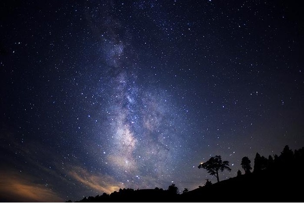 星空の下でホラー映画鑑賞 星空 恐怖 の新感覚コラボイベントが長野県阿智村で開催 ウォーカープラス