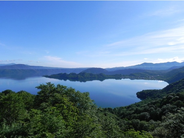 紫明亭展望台から見ることができるハート型の十和田湖