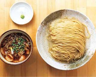 昆布水に浸した麺を鶏ダシのつけ汁につけて食べる限定ラーメンが登場！