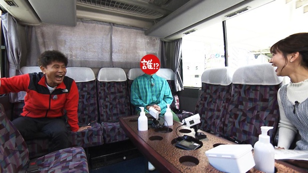 バスで移動中、新人の山崎香佳アナも交えて地元トーク！