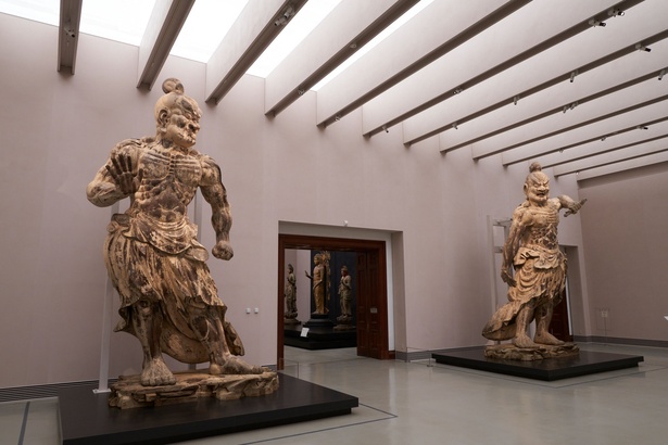 国宝、重要文化財を含む100体近くの仏像を常時展示する「なら仏像館」