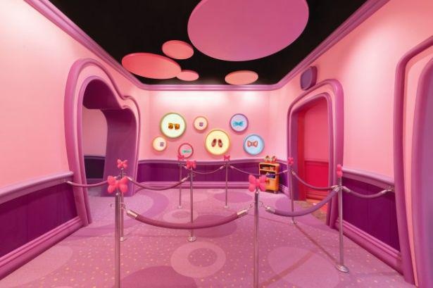 アクセサリールームにはミニーマウスが制作した帽子や靴などのアイテムが