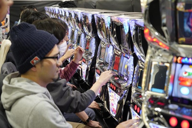 決勝大会を戦うのは、各予選を勝ち抜いた目押し自慢の10名。勝利の栄冠は手にするのは？