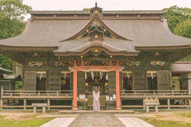 茨城県の文化財にも指定されている大洗磯前神社の社殿は、水戸藩第2代藩主・徳川光圀公が造営の工を起し、再建された