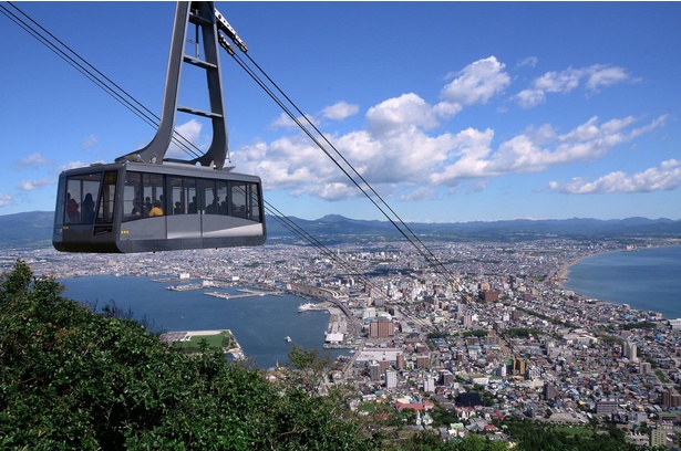 コロナ対策情報付き】「函館山展望台(ロープウェイ)」の楽しみ方！ミシュランも認めた絶景を堪能しよう｜ウォーカープラス