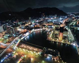 暖かい光が灯る、北九州市の門司港レトロ親水広場エリアを中心に「関門海峡キャンドルナイト2020」開催