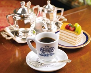 ノスタルジックに浸り、コーヒーを味わう！神戸の昭和レトロな名物喫茶店