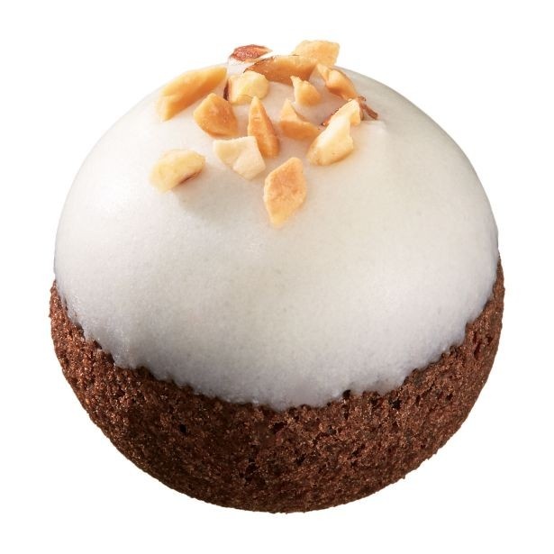 ミルクチョコレート風味の生地をホワイトチョコでコーティングし、ローストアーモンドをトッピングした「ホワイトアーモンドチョコレートボール(限定フレーバー)」(1個37円)