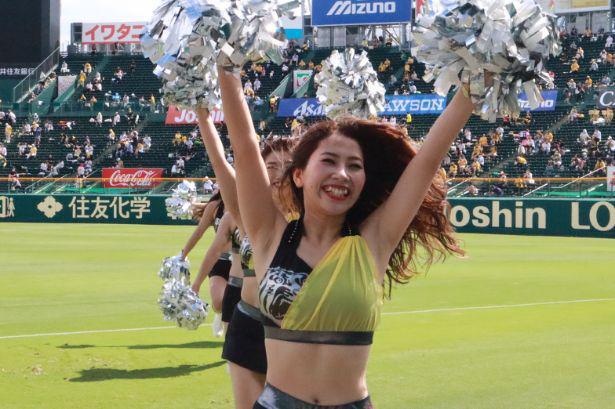 髪をなびかせて全力チア！