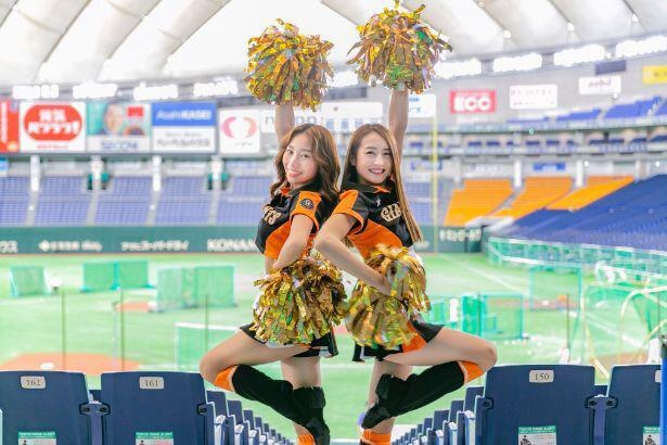 写真左から糸日谷るい(千葉県、FANCY / TWICE)＆五関るみな(群馬県、Another Day of Sun[映画「LA・LA・LAND」])