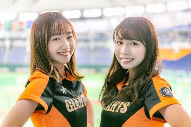 写真左から半田桃菜(出身地：群馬県、テンションを上げるときに聞く曲：100degrees / THE RAMPAGE from EXILE TRIBE)＆馬渡愛子(千葉県、Chai Maxx / ももいろクローバーZ)