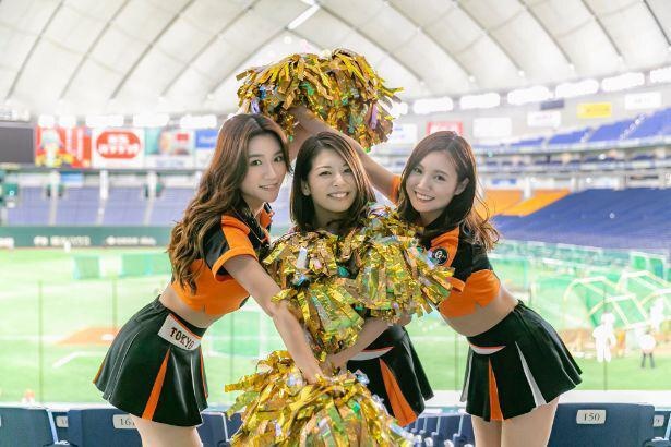 写真左から岡野莉枝(東京都、イケナイ太陽 / ORANGERANGE)＆鈴木ひな子(山形県、Wrapped Up / Olly Murs)＆梅仲あすみ(滋賀県、El Cumbanchero(エル・クンバンチェロ))