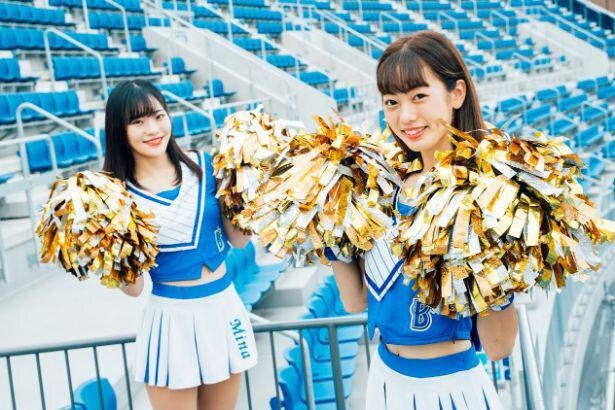 写真左から、Mina(特技：イラストを描くこと、モットー：今を楽しむ！)&Yuuka(特技：水泳、モットー：目標とされる人になること)