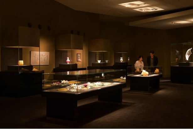 館内は藤田喬平が作り出した、世界に誇れる名品・逸品の数々を心ゆくまで楽しめる