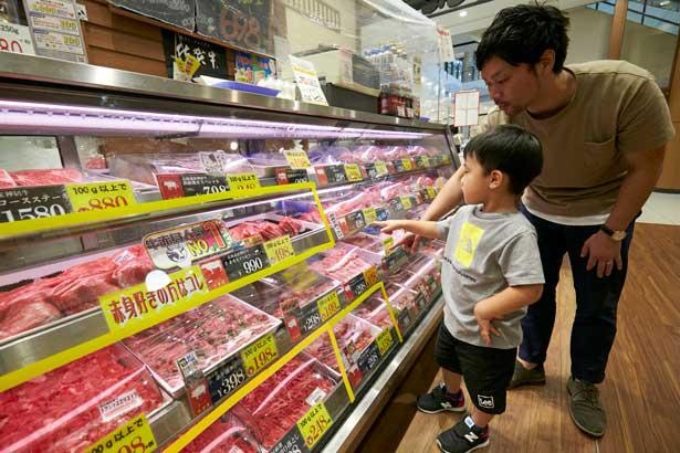 「肉工房 千里屋」で主役のお肉を選ぼう！豊富な種類のお肉は、どれにするか迷ってしまいそう
