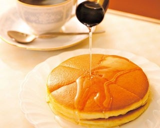 パンケーキブームもなんのその！長年愛される“純喫茶のホットケーキ”魅惑の3枚