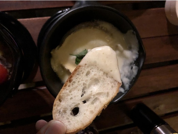 チーズはパンに付けていただきました。うまい！