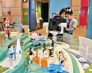 【家族でおでかけ】宇宙・科学好きなら！バンドー神戸青少年科学館の実験ショーが楽しい