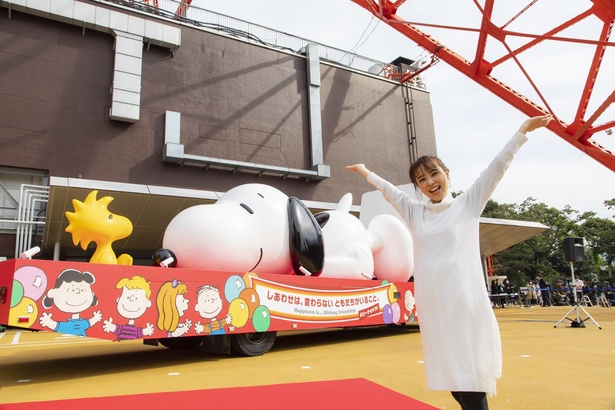 ハピネスを届けにやってくる 特大スヌーピーを乗せた Snoopy Happiness Float が全国を縦断 ウォーカープラス