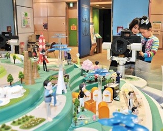 【家族でおでかけ】親子で楽しく不思議体験！関西の学べる科学館＆博物館11選