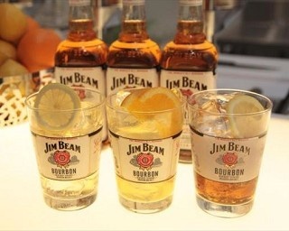 ハイボール39円＆ワイン飲み放題800円⁉コスパ最強のプレミアムフライデー