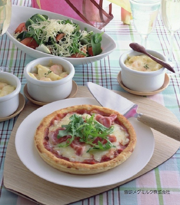 【写真を見る】家庭で手軽に本格ナポリ風ピザが作れる