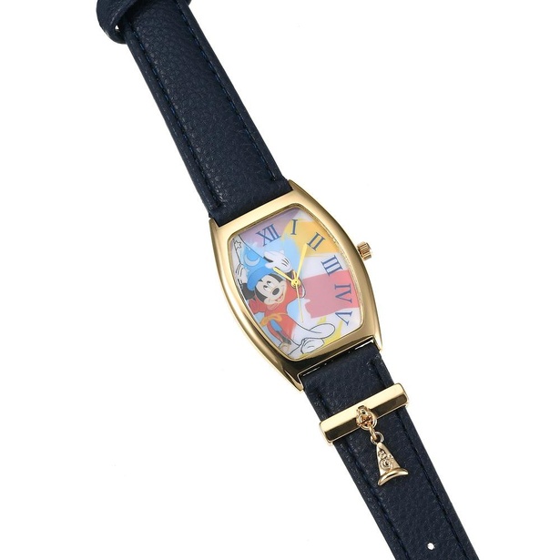 帽子のチャームがアクセントをプラス
